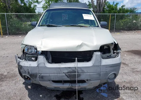 2005 Ford Escape Xlt from USA, damaged, VIN 1FMYU03165KB42372